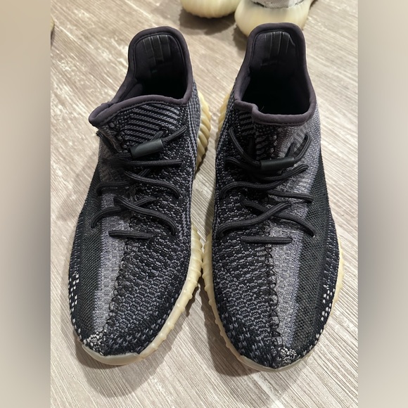 Yeezy “Carbon” Mens 9.5 with box - Picture 2 of 5